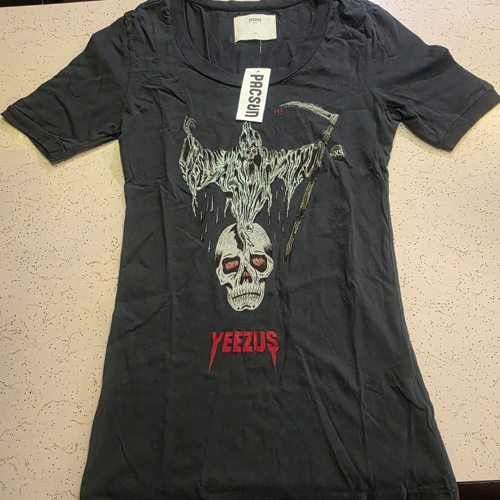 PacSun Black Graphic Tee - Short Sleeve
